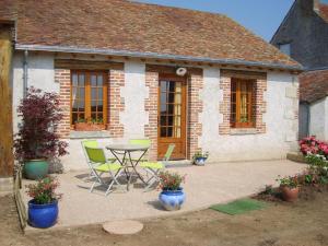 B&B / Chambres d'hotes Charmante suite Voliere au RDC, parking prive - FR-1-590-470 : photos des chambres