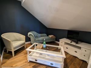 B&B / Chambres d'hotes Chambre Gentiane - 2 Lits Doubles & Sauna, Ideale Famille - FR-1-589-747 : photos des chambres