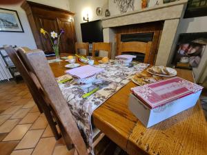 B&B / Chambres d'hotes Chambres d-hotes au calme avec salle de jeux en Berry - FR-1-591-678 :  Chambre Double