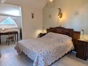 B&B / Chambres d'hotes Chambre familiale avec Wi-Fi inclus, petit-dejeuner et espace convivial - FR-1-590-473 : photos des chambres