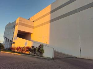 Apto com Ar Condicionado em Avenida Comercial