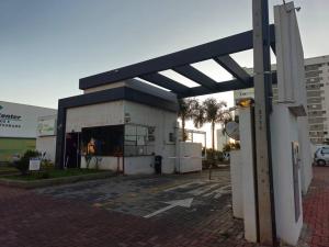 Apto com Ar Condicionado em Avenida Comercial