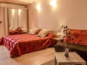 Chambre Rubis: Élégance et Confort en Pleine Nature - FR-1-589-723