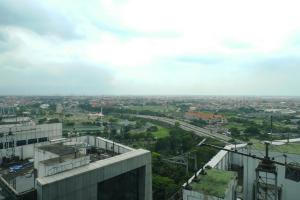 Modern 2BR Apartment at Aryaduta Residence Surabaya Connected to CITO Mall By Travelio