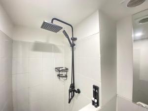 Modern and Well Furnished 2BR at Jarrdin near Cihampelas Walk By Travelio