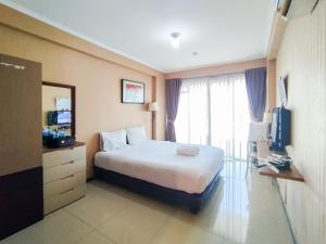 Spacious Chic Studio Room Apartment at Gateway Pasteur By Travelio