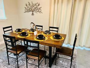 House 3-Bed 2,5-Bath FREE Parking with Washer Dryer inside