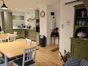 B&B / Chambres d'hotes Chambre Cheverny: Maison d-hotes avec piscine chauffee & petit-dejeuner inclus - FR-1-590-489 : photos des chambres