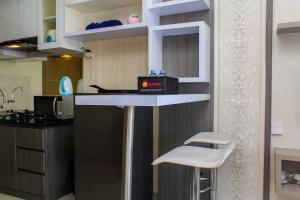 Homey and Tidy Studio at The Oasis Apartment By Travelio