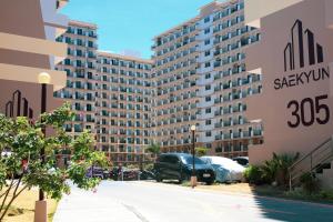 Saekyung Condo with Balcony and Pool Near Mactan Airport