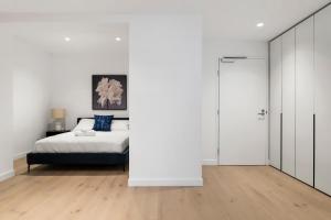 Modern and Stylish Apt In Best Location w Pool and Gym