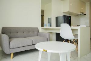 Fully Furnished with Modern Design 2BR at Sky House BSD Apartment By Travelio