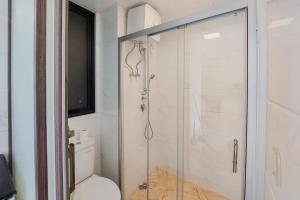 Fully Furnished with Modern Design 2BR at Sky House BSD Apartment By Travelio