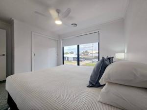 Stylish Stay 4BR Central Wagga