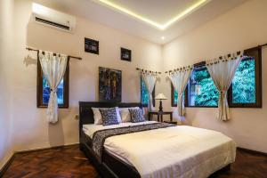 Central Ubud Classic Apartments with Jungle View 1