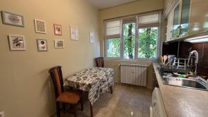 Quiet 2 bedrooms downtown apart