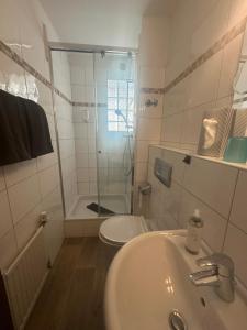 Small Single Room - Street side room in Hotel-Restaurant Benger