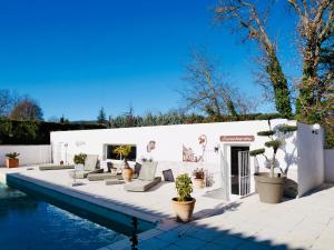 La villa du Bau Reddoun ,piscine ,jardin , jolie vue sur Callian, calme et serenite