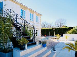 La villa du Bau Reddoun ,piscine ,jardin , jolie vue sur Callian, calme et serenite