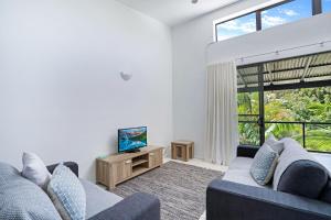 Baden 96 - Rainbow Shores. Pool. Tennis court. Walk to beach