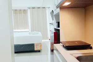 Homey and Tidy Studio Apartment at Vida View Makassar By Travelio