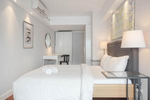 Comfort 1BR at CityLofts Sudirman Apartment By Travelio