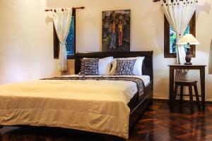 Central Ubud Classic Apartments with Jungle View 1