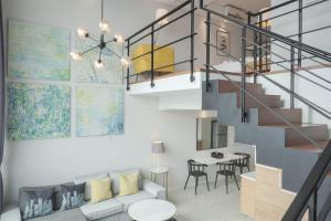 Comfort 1BR at CityLofts Sudirman Apartment By Travelio