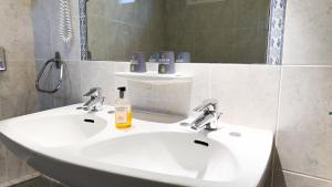 Hotels Logis hotel Restaurant Le Faisan Dore : photos des chambres