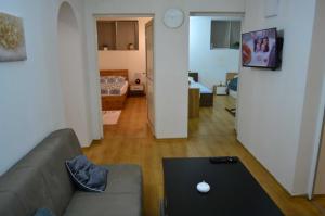 TOP Center, basement fl, 7 beds, 10min from Serdica
