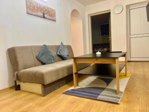 TOP Center, basement fl, 7 beds, 10min from Serdica