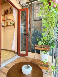 Quiet Private Apartment, 5 to Hoan Kiem Lake, 2 Balconies, 1 Bedroom, Free WIFI - NETFLIX, Zeit Home 506