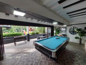 Villa kota bunga puncak bogor dengan 2 kolam privat & biliard