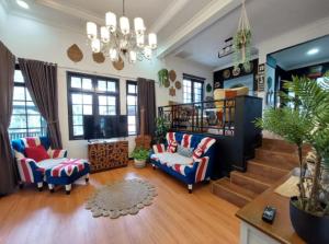 Villa kota bunga puncak bogor dengan 2 kolam privat & biliard