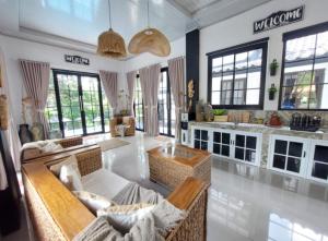 Villa kota bunga puncak bogor dengan 2 kolam privat & biliard