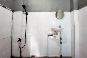 RedDoorz at Marina City Waterfront