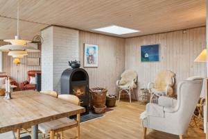 Cozy Summer House With View To The See And Nature