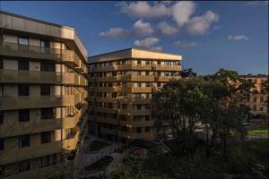 Modern, Centrally located Apartment!