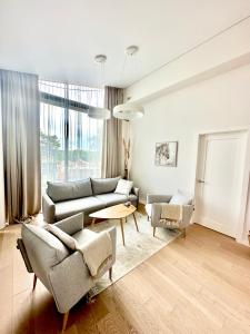 2BD NEW Apt w-Balcony I Parking inc I next to the River and Forest I by Cohost