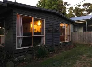 Cedar Palms Pet friendly close to red rocks beach - جزيرة فيليب