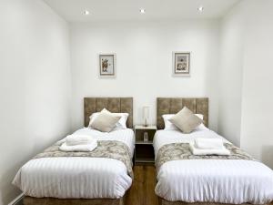 2 Bedroom Sleeps 4 Free Parking