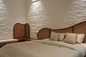 The BAEL - A Dreamscape 8 Room Luxury Farmstay GGN