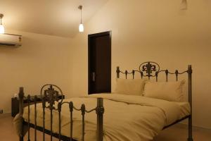 The BAEL - A Dreamscape 8 Room Luxury Farmstay GGN