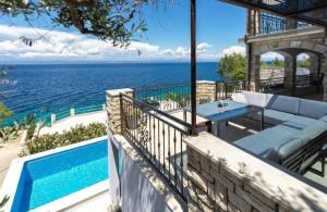 Holiday Home D. Maria with Sea View and Private Pool