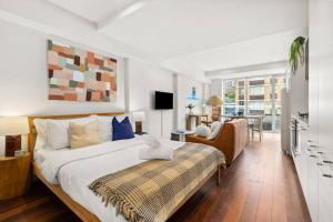 Mini Penthouse by Sydney Dreams