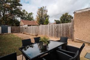 Contractor-Friendly 3-Bed, Games Room, Pool Table!