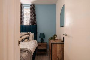 Contractor-Friendly 3-Bed, Games Room, Pool Table!