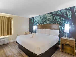 Clarion Pointe Savannah Gateway I-95