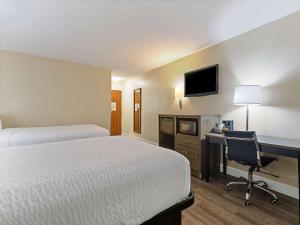 Clarion Pointe Savannah Gateway I-95