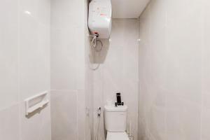 Homey and Cozy Stay Studio Room at Serpong Garden Apartment By Travelio